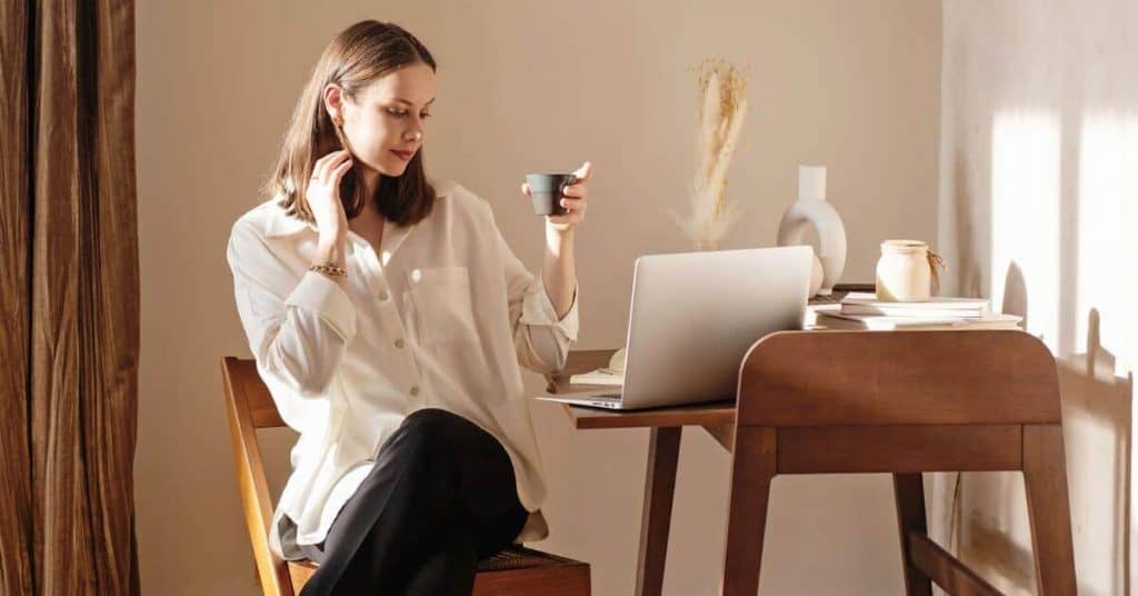 social media manager sales 2 1